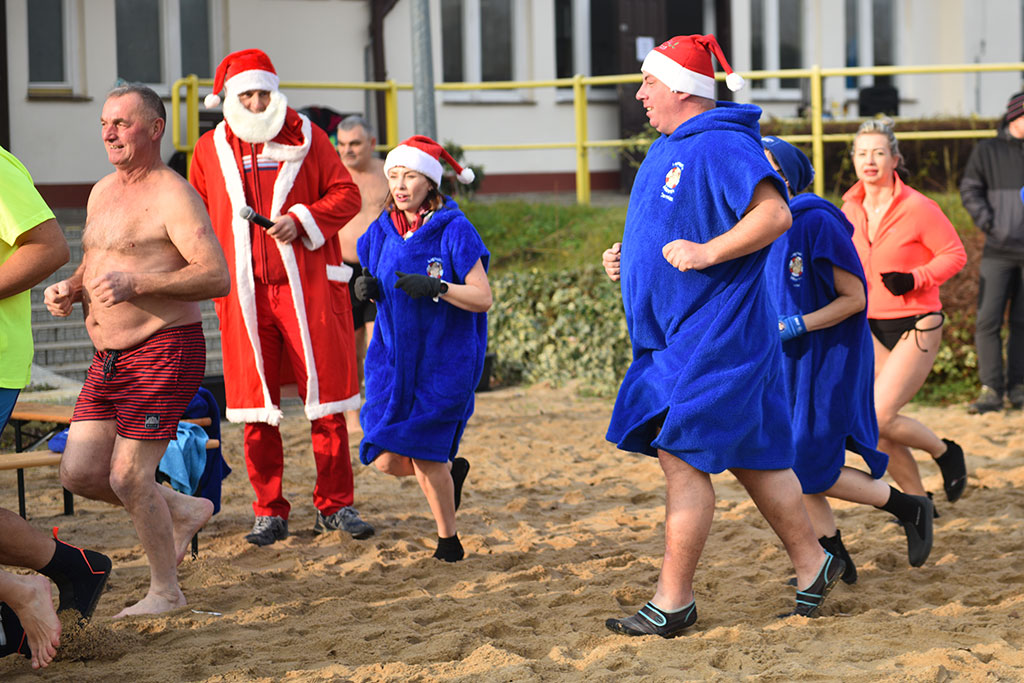 Mikołajkowe morsowanie na legnickim „Kormoranie”