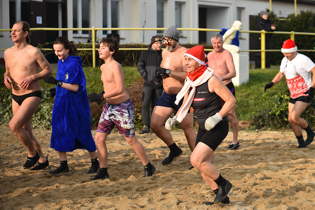 Mikołajkowe morsowanie na legnickim „Kormoranie”