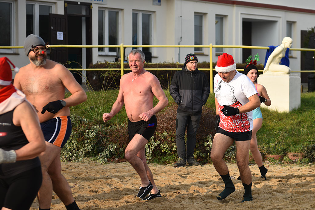 Mikołajkowe morsowanie na legnickim „Kormoranie”