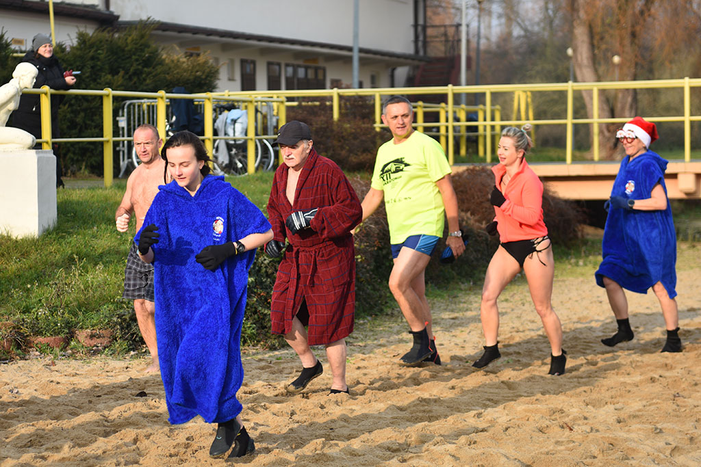 Mikołajkowe morsowanie na legnickim „Kormoranie”