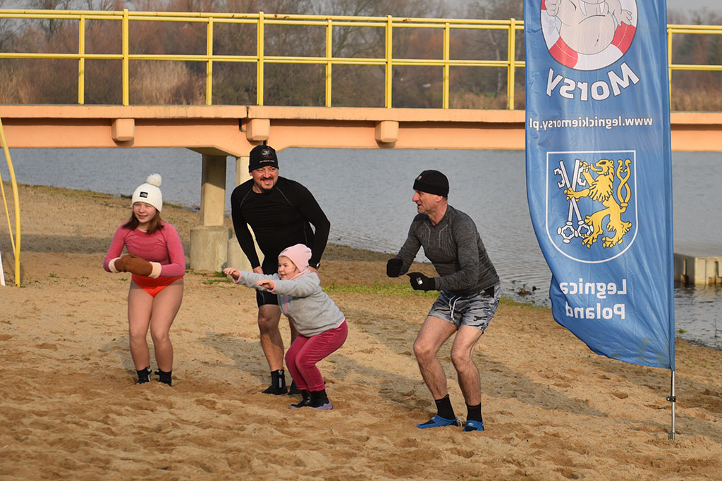 Mikołajkowe morsowanie na legnickim „Kormoranie”