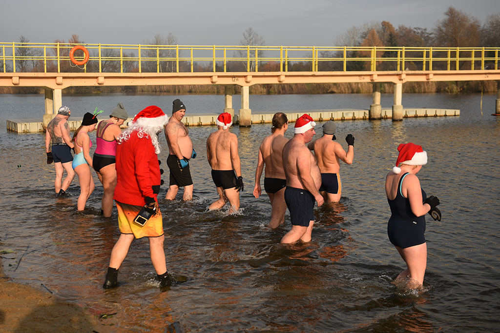 Mikołajkowe morsowanie na legnickim „Kormoranie”