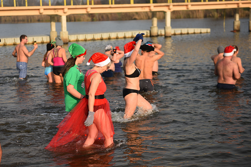 Mikołajkowe morsowanie na legnickim „Kormoranie”