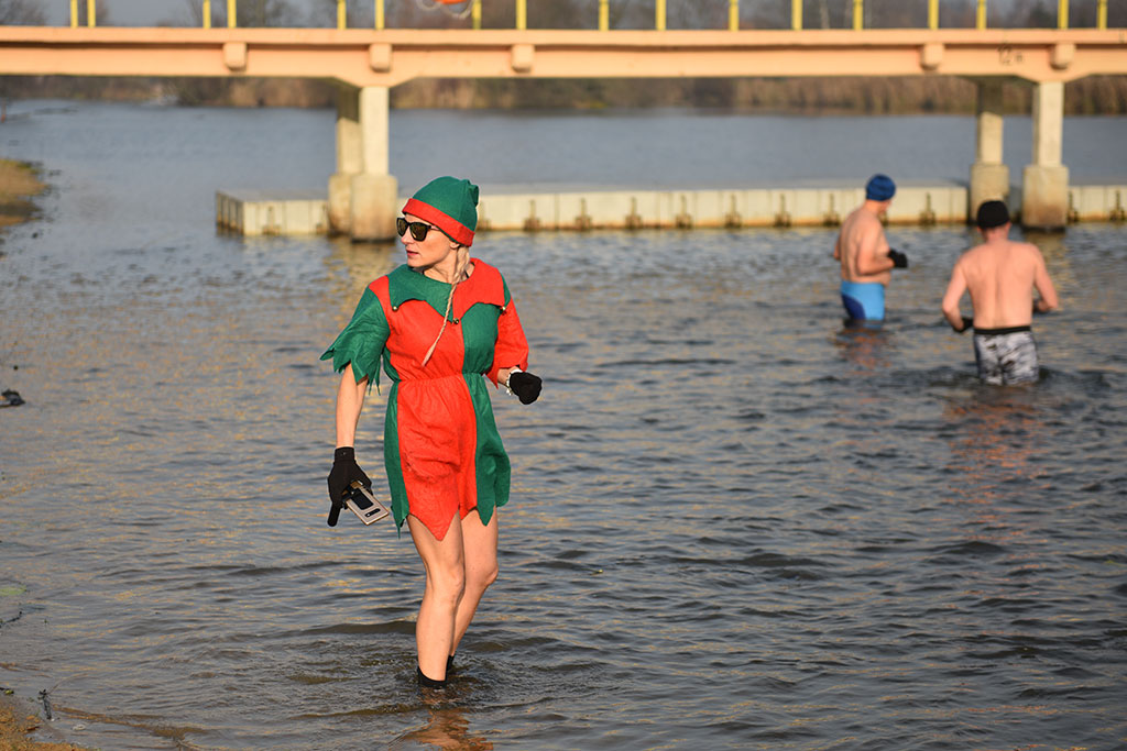 Mikołajkowe morsowanie na legnickim „Kormoranie”