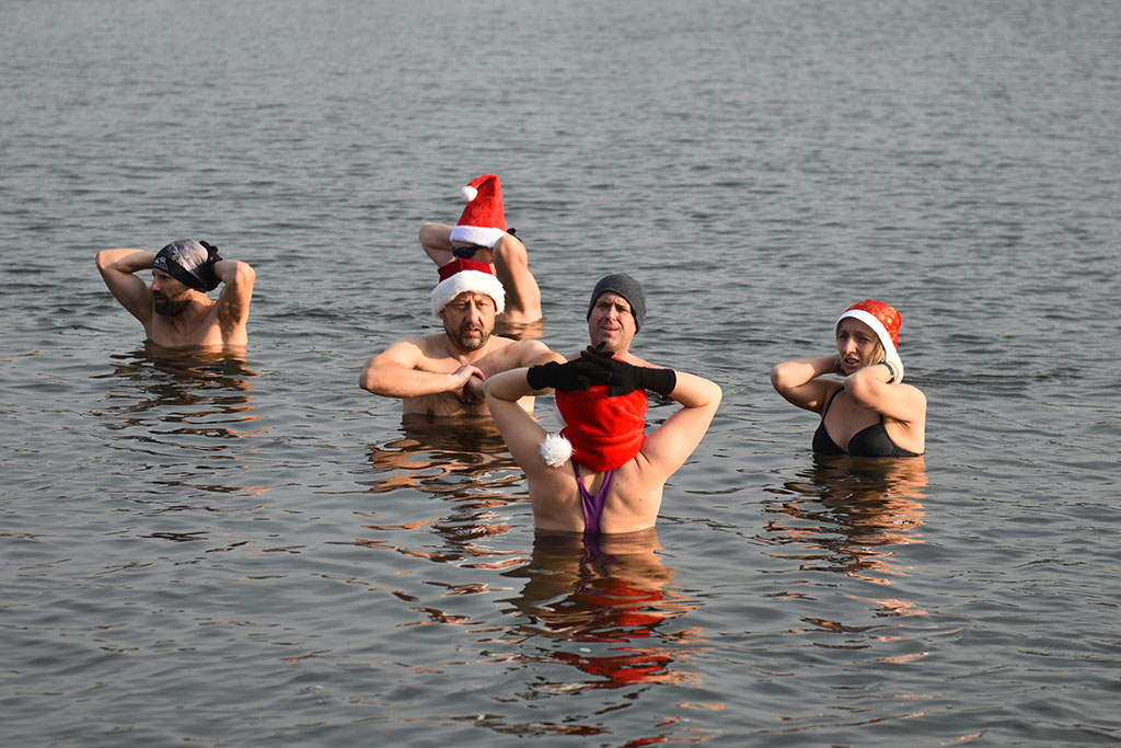Mikołajkowe morsowanie na legnickim „Kormoranie”