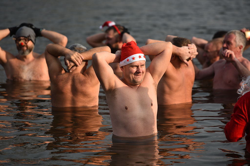 Mikołajkowe morsowanie na legnickim „Kormoranie”