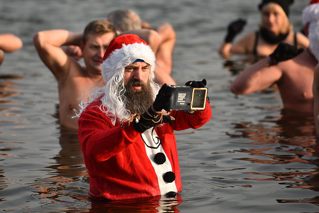 Mikołajkowe morsowanie na legnickim „Kormoranie”