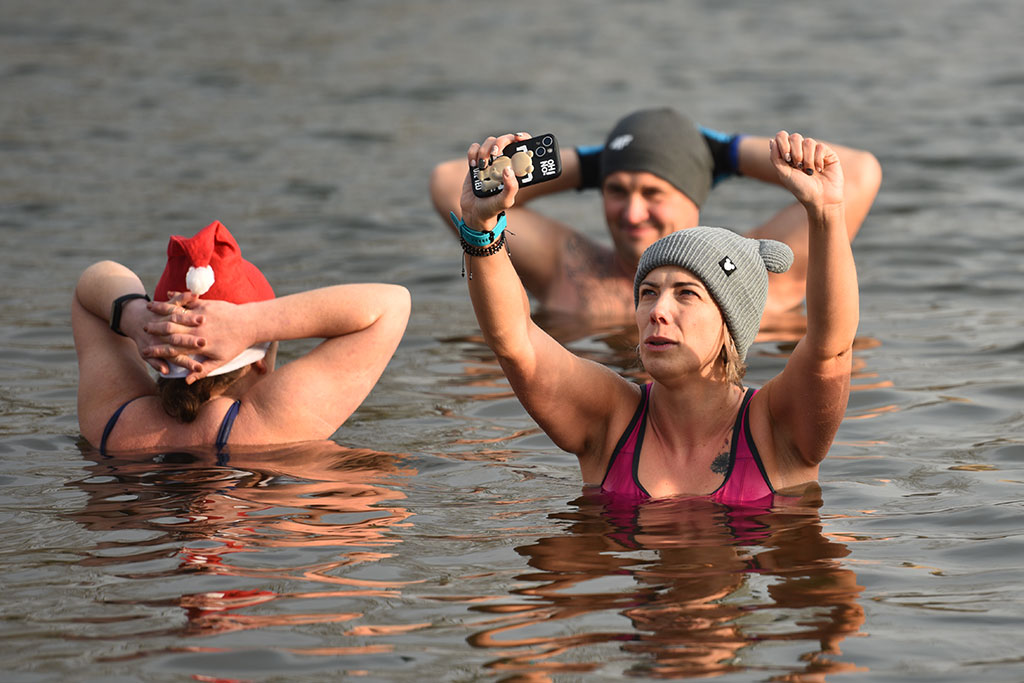 Mikołajkowe morsowanie na legnickim „Kormoranie”