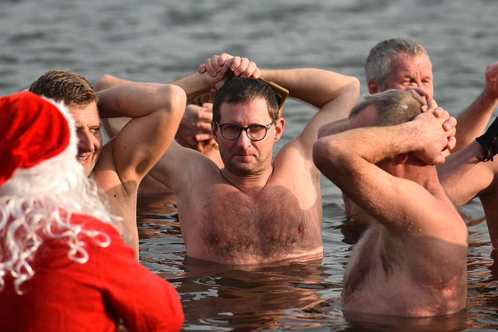 Mikołajkowe morsowanie na legnickim „Kormoranie”