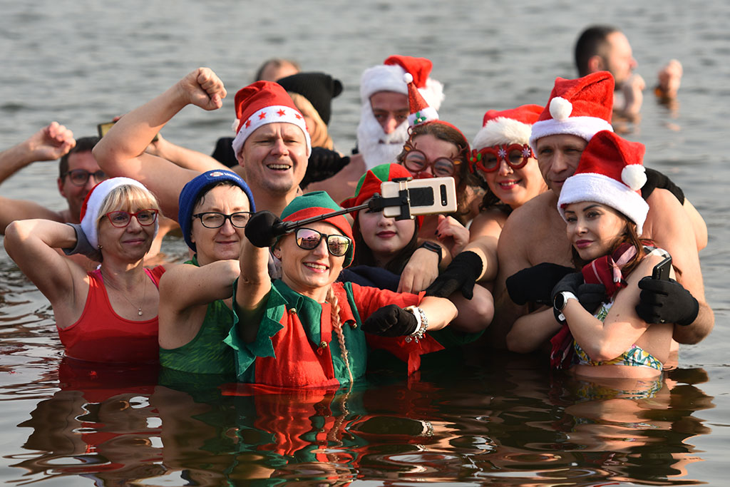 Mikołajkowe morsowanie na legnickim „Kormoranie”