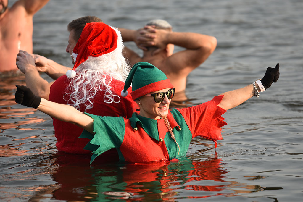 Mikołajkowe morsowanie na legnickim „Kormoranie”