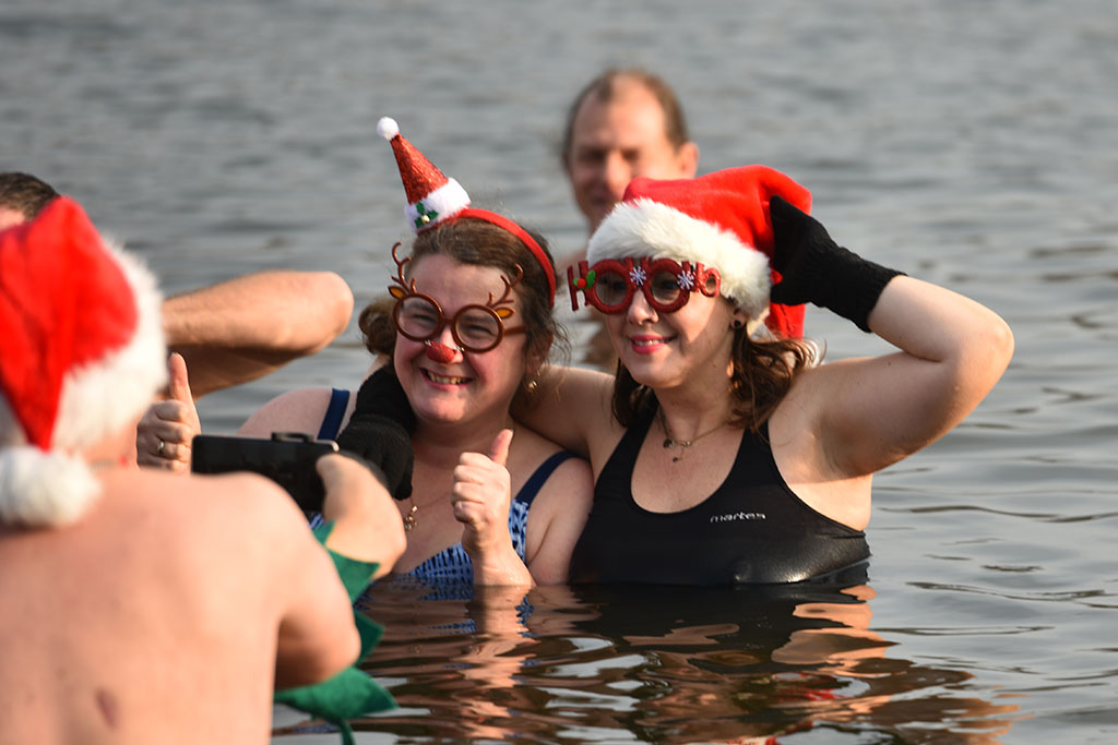 Mikołajkowe morsowanie na legnickim „Kormoranie”