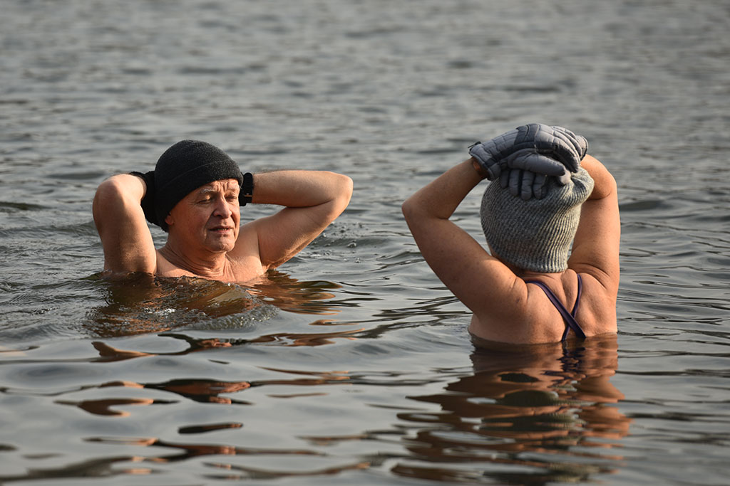 Mikołajkowe morsowanie na legnickim „Kormoranie”