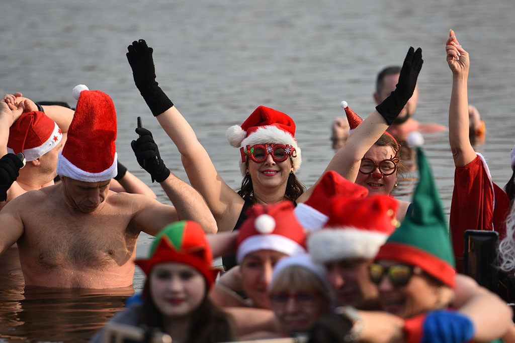 Mikołajkowe morsowanie na legnickim „Kormoranie”