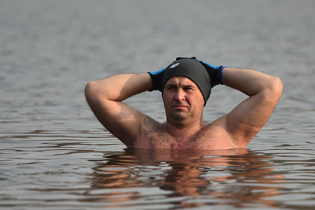 Mikołajkowe morsowanie na legnickim „Kormoranie”