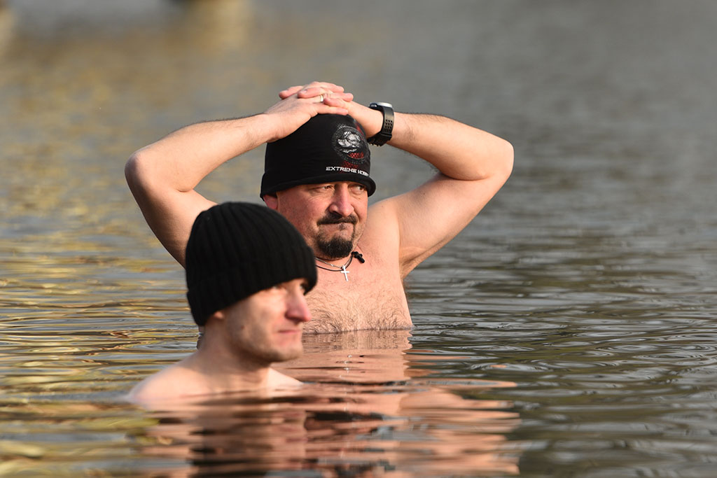 Mikołajkowe morsowanie na legnickim „Kormoranie”