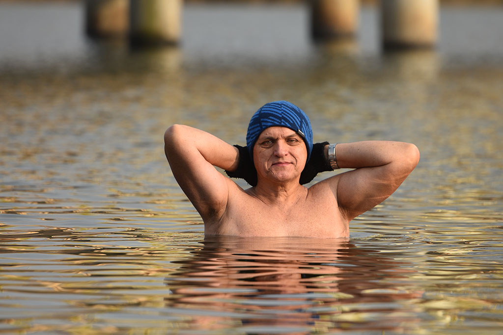 Mikołajkowe morsowanie na legnickim „Kormoranie”