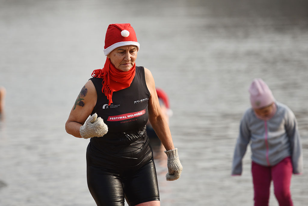 Mikołajkowe morsowanie na legnickim „Kormoranie”