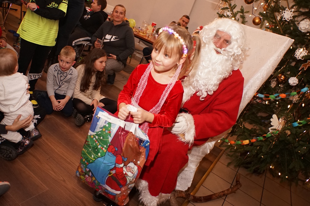 Święty Mikołaj rozpoczął swoją wizytę w gminie Kunice