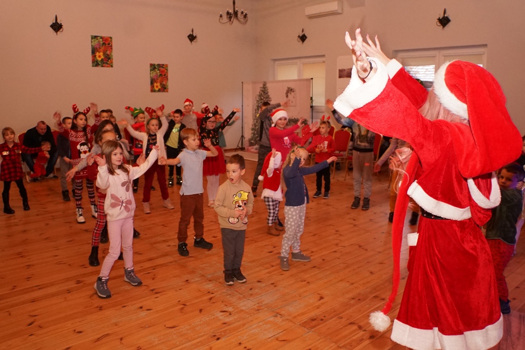 Święty Mikołaj rozpoczął swoją wizytę w gminie Kunice