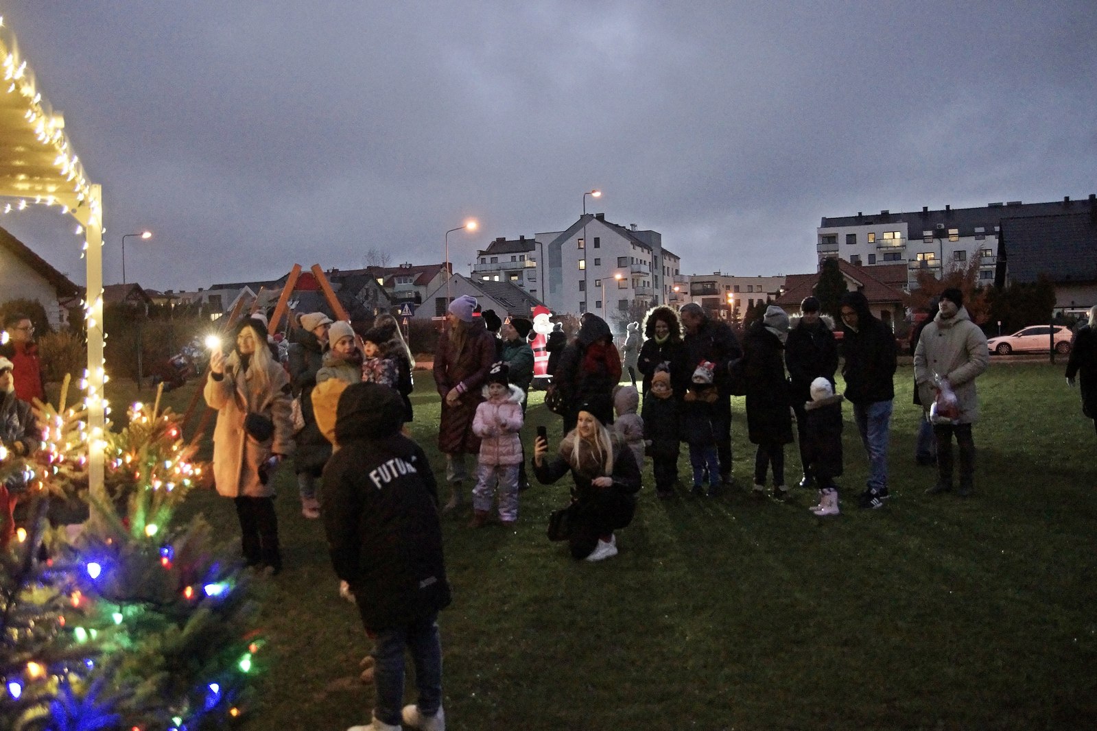 Mikołaj dla dzieci w Akademii Młodego Artysty w Legnicy