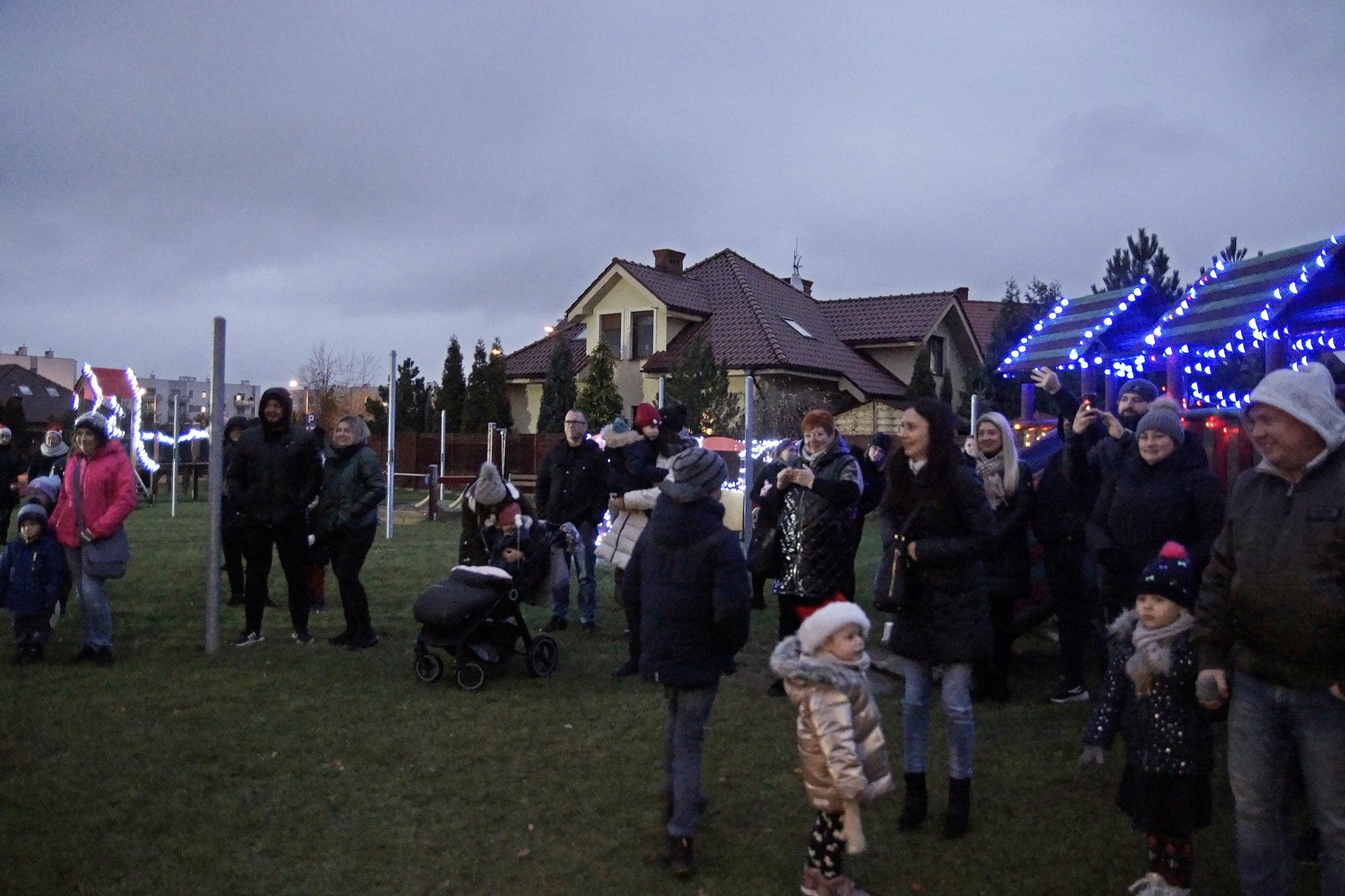 Mikołaj dla dzieci w Akademii Młodego Artysty w Legnicy