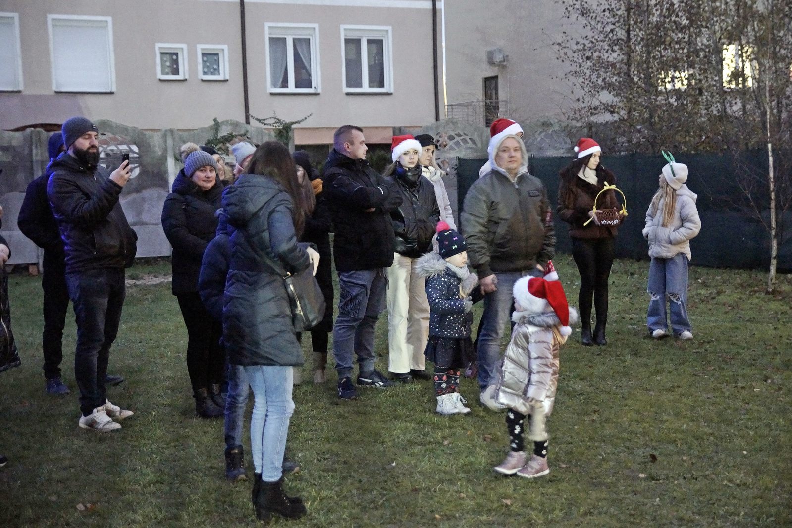 Mikołaj dla dzieci w Akademii Młodego Artysty w Legnicy