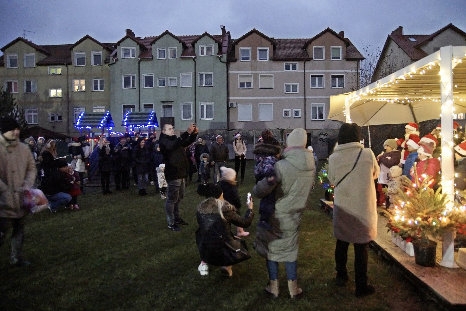 Mikołaj dla dzieci w Akademii Młodego Artysty w Legnicy