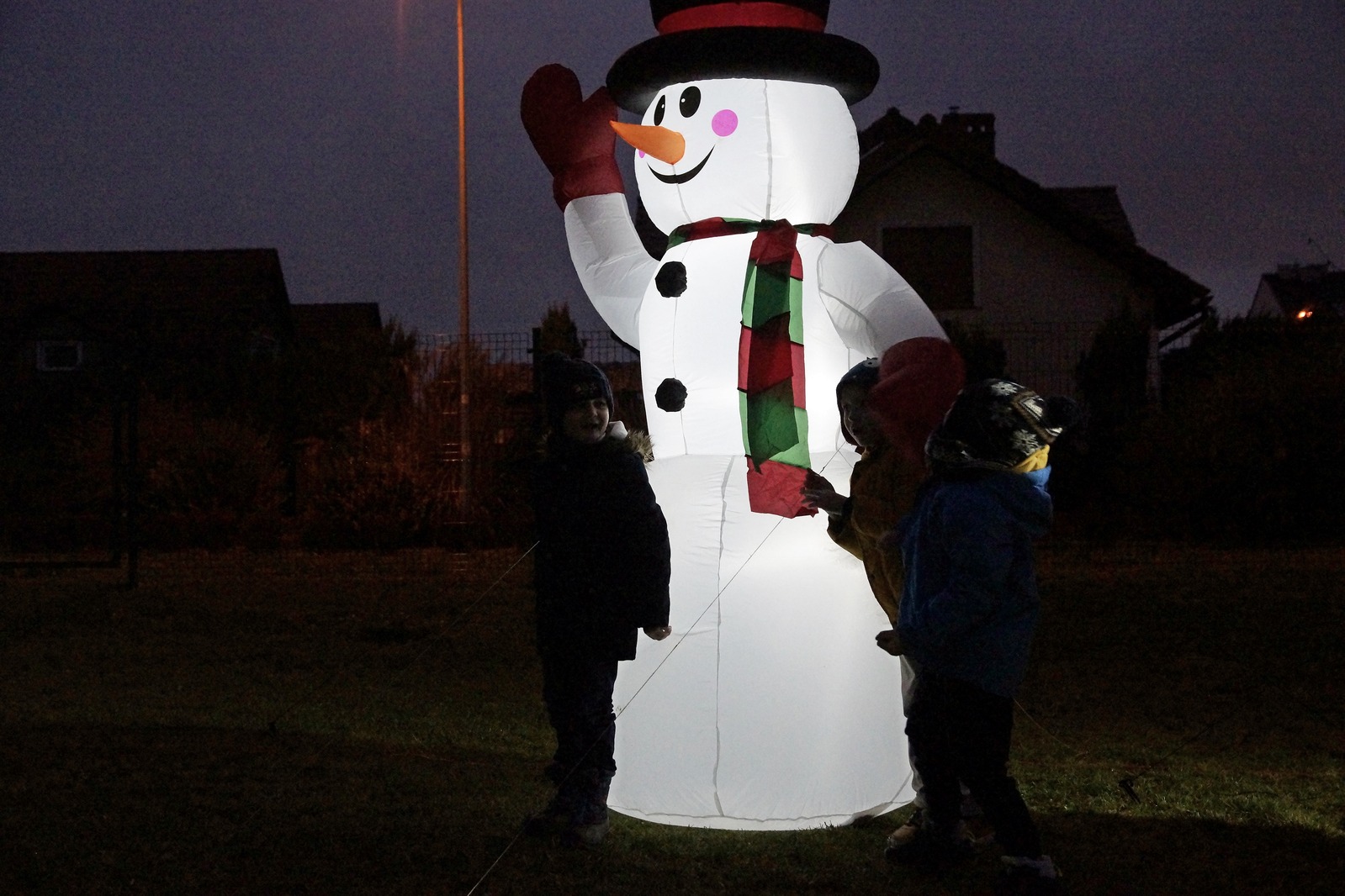 Mikołaj dla dzieci w Akademii Młodego Artysty w Legnicy