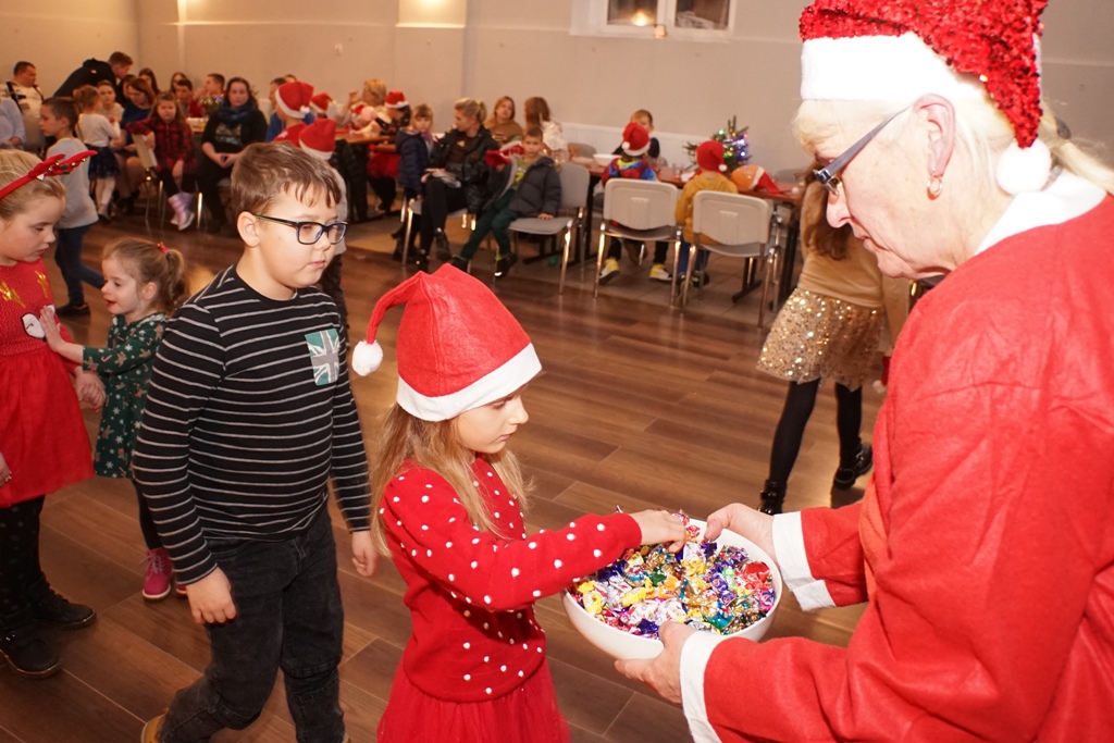 Święty Mikołaj rozpoczął swoją wizytę w gminie Kunice