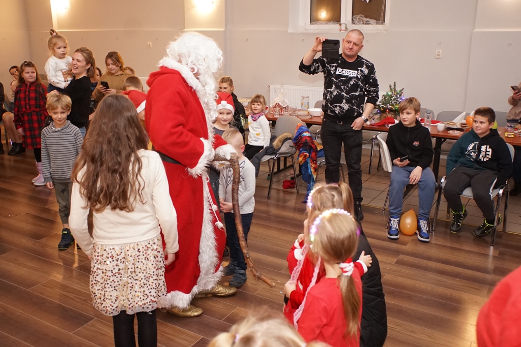 Święty Mikołaj rozpoczął swoją wizytę w gminie Kunice