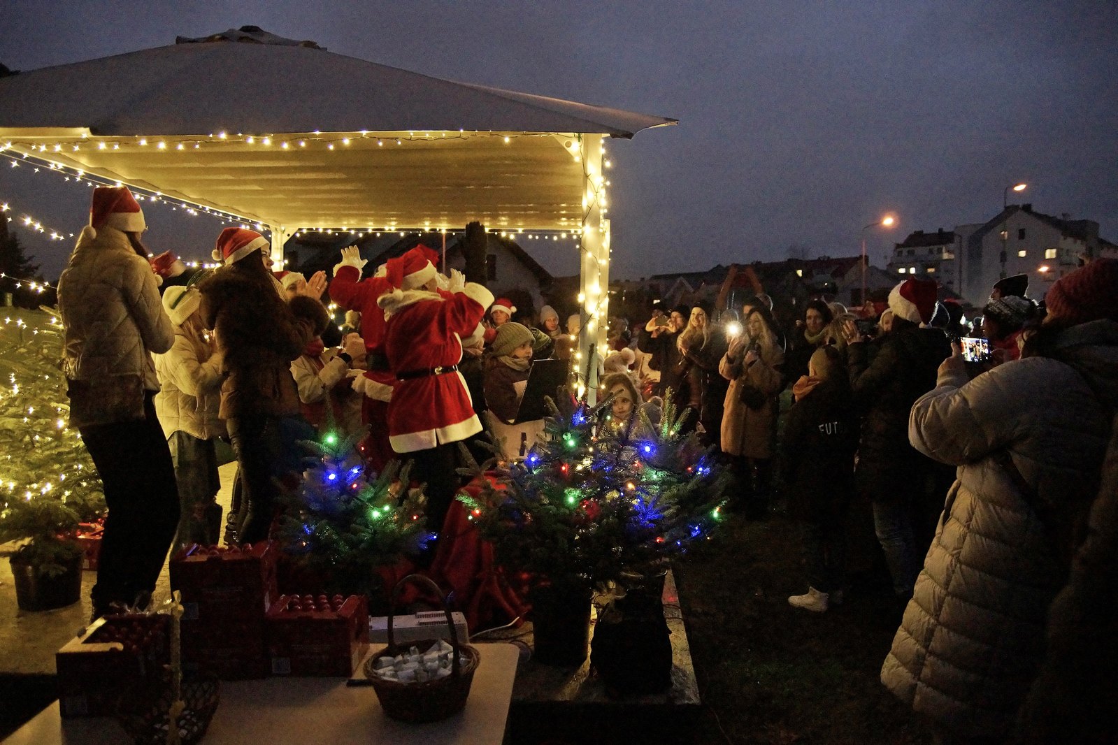 Mikołaj dla dzieci w Akademii Młodego Artysty w Legnicy