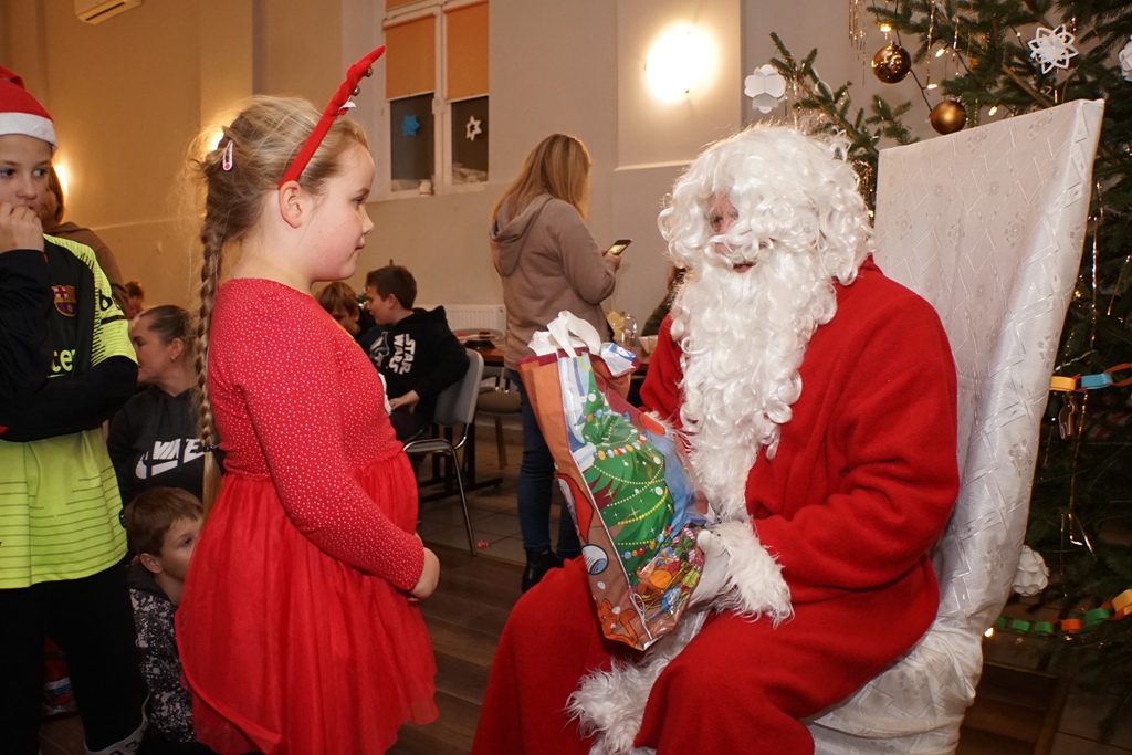 Święty Mikołaj rozpoczął swoją wizytę w gminie Kunice