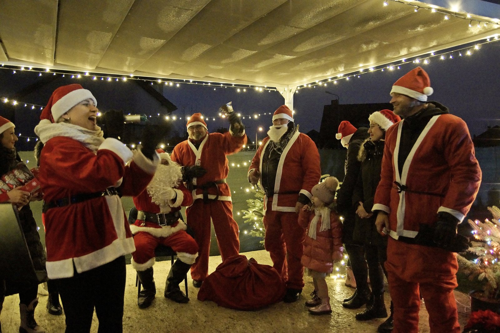 Mikołaj dla dzieci w Akademii Młodego Artysty w Legnicy