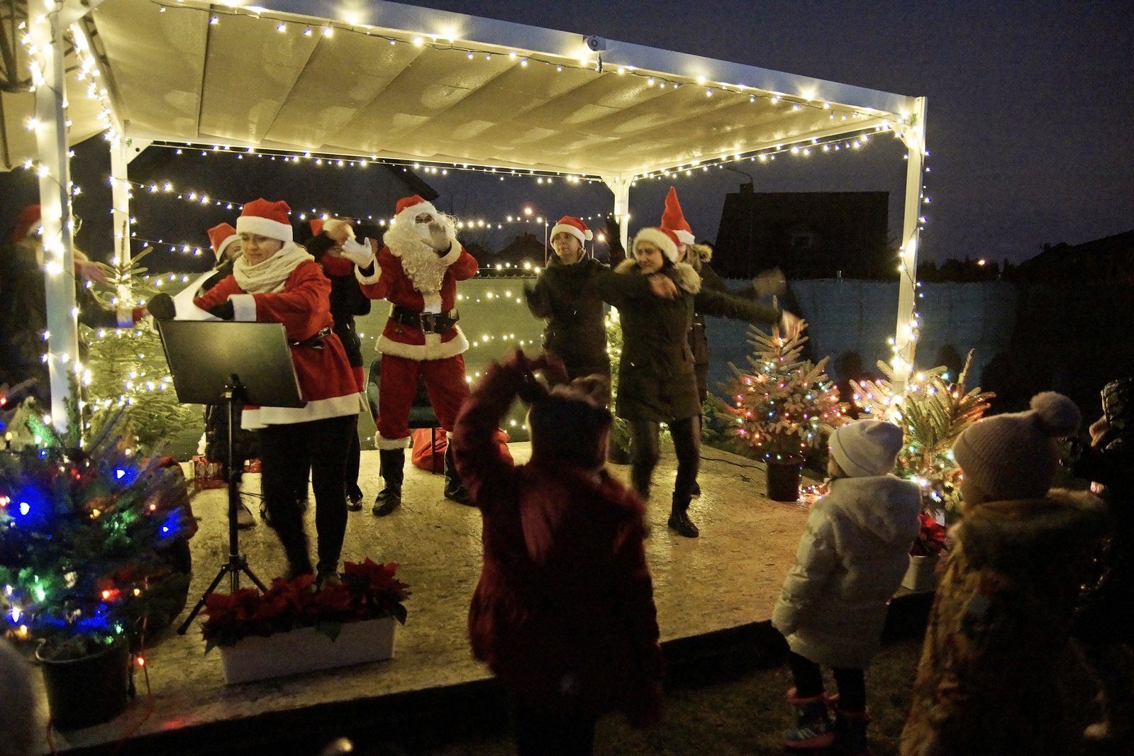 Mikołaj dla dzieci w Akademii Młodego Artysty w Legnicy