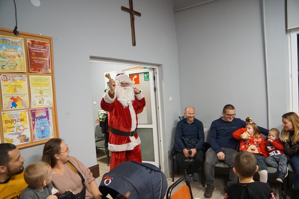 Święty Mikołaj rozpoczął swoją wizytę w gminie Kunice