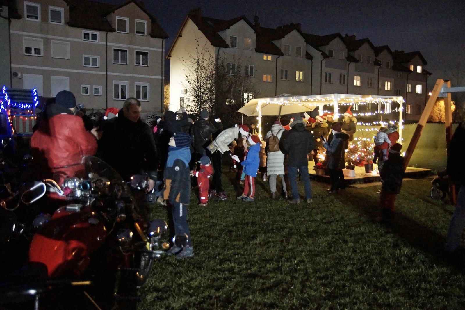 Mikołaj dla dzieci w Akademii Młodego Artysty w Legnicy