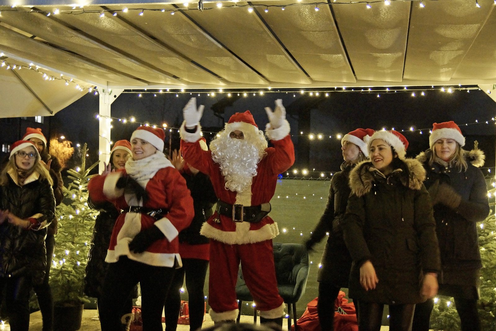 Mikołaj dla dzieci w Akademii Młodego Artysty w Legnicy