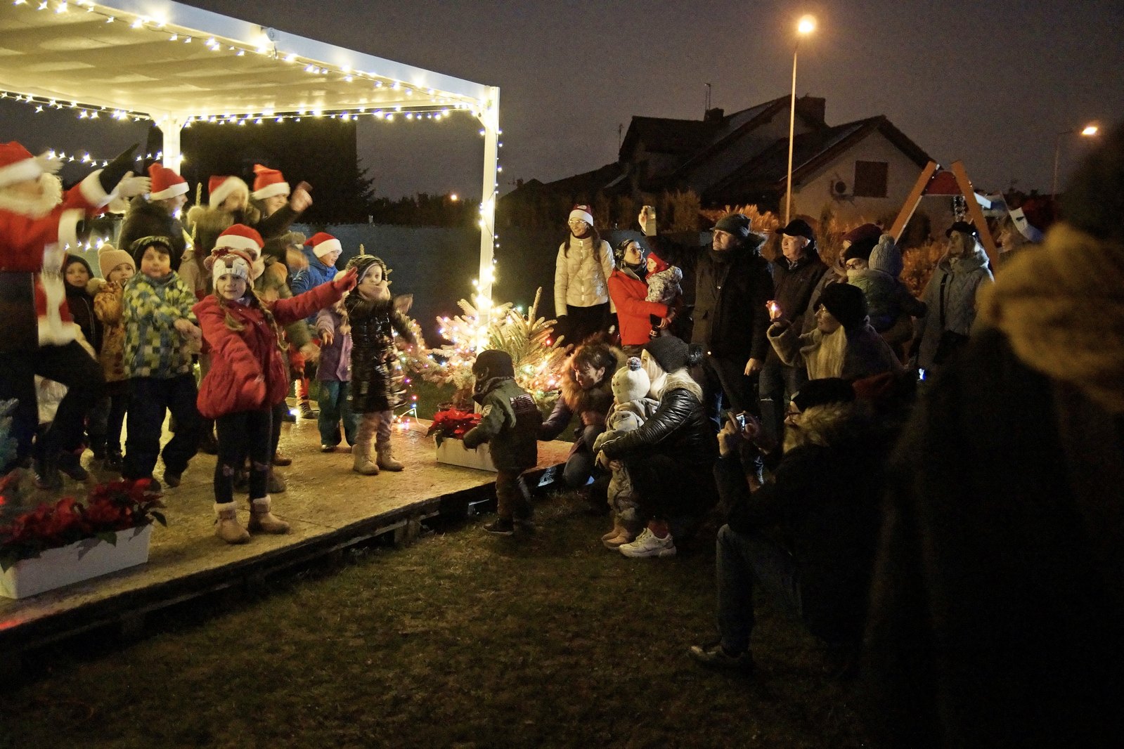 Mikołaj dla dzieci w Akademii Młodego Artysty w Legnicy