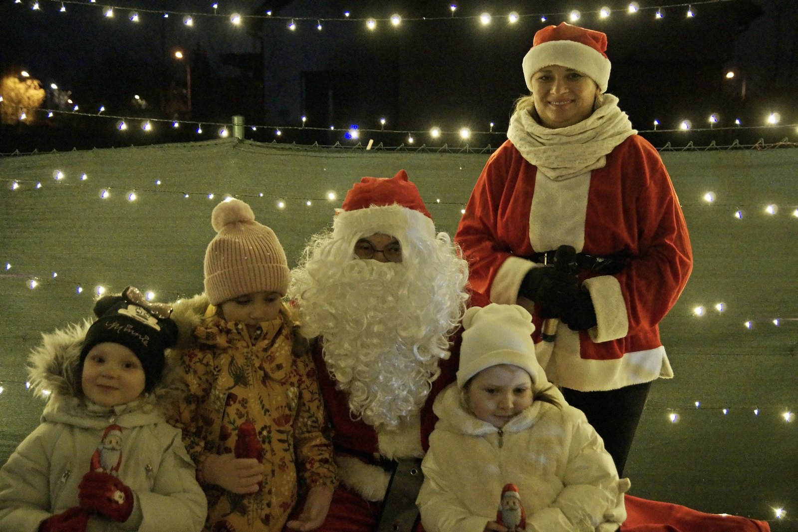 Mikołaj dla dzieci w Akademii Młodego Artysty w Legnicy
