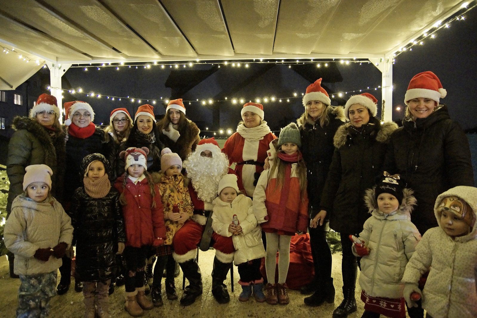 Mikołaj dla dzieci w Akademii Młodego Artysty w Legnicy