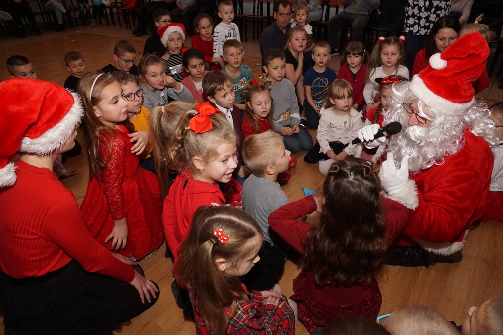 Święty Mikołaj rozpoczął swoją wizytę w gminie Kunice
