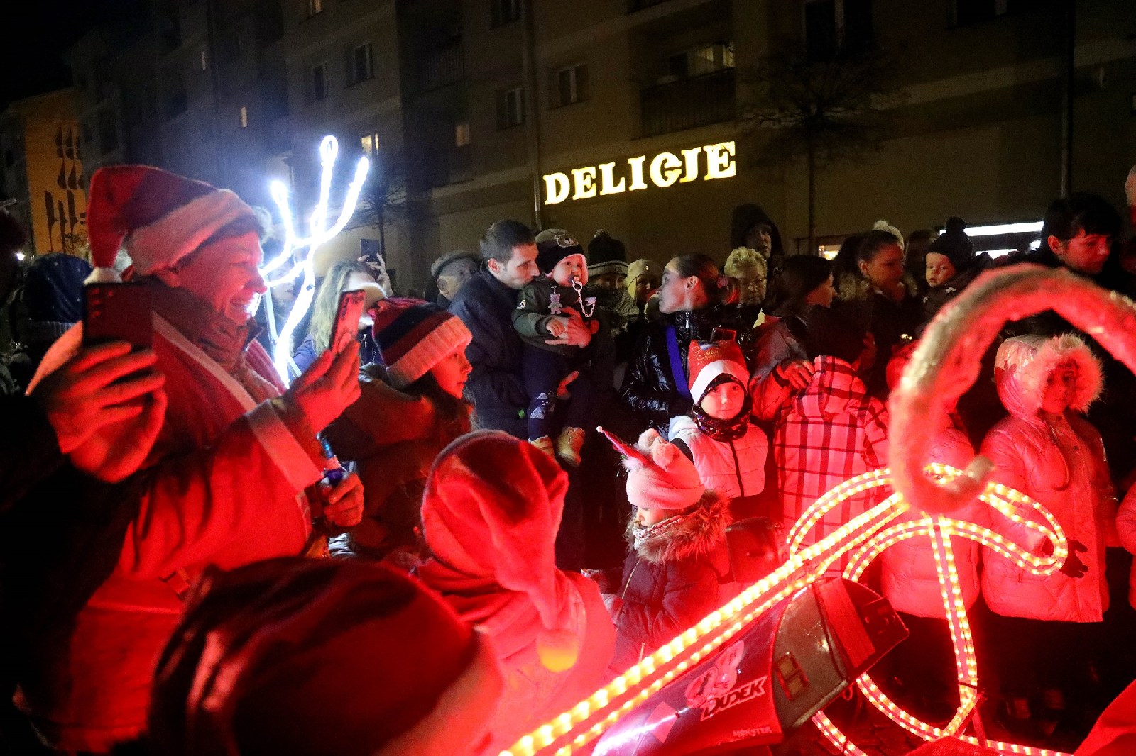 Rozbłysły świąteczne iluminacje w centrum miasta