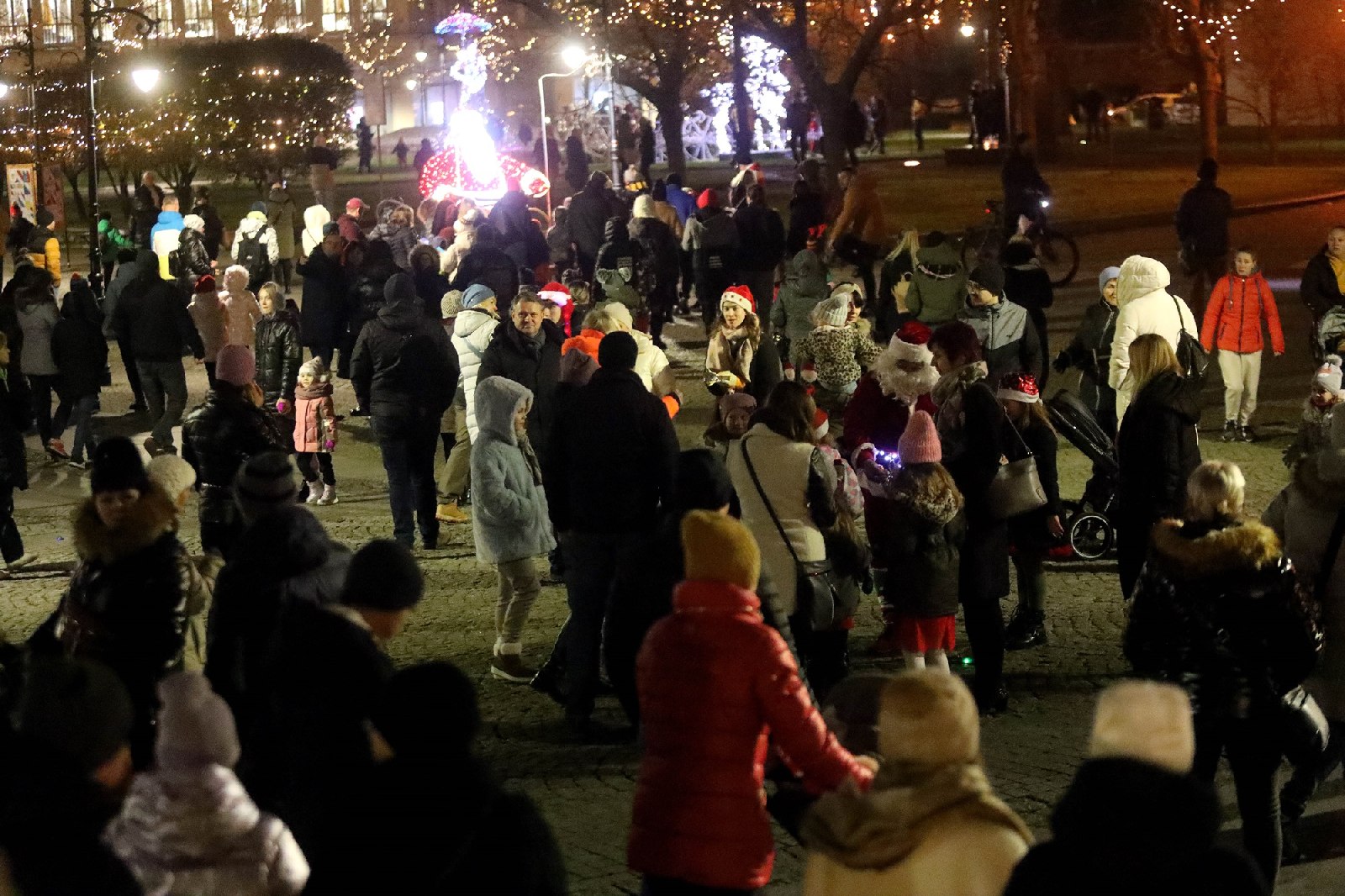 Rozbłysły świąteczne iluminacje w centrum miasta