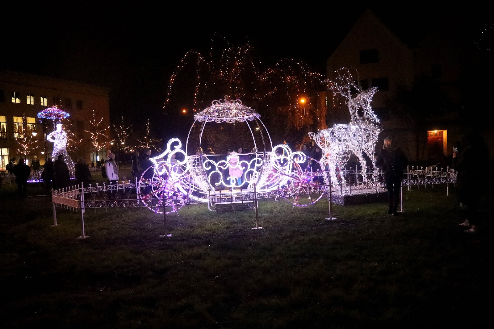 Rozbłysły świąteczne iluminacje w centrum miasta