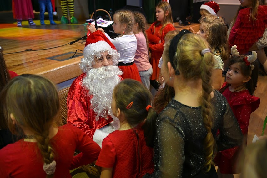 Mikołaj dotarł do dzieci w Domu Kultury 