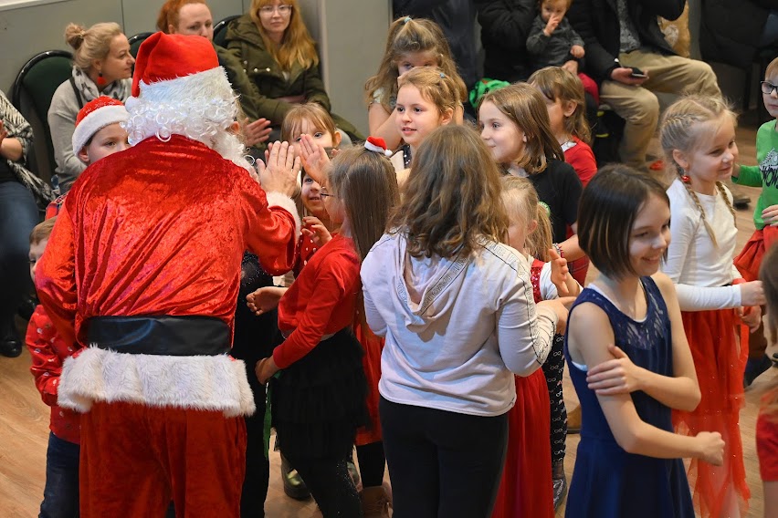 Mikołaj dotarł do dzieci w Domu Kultury 
