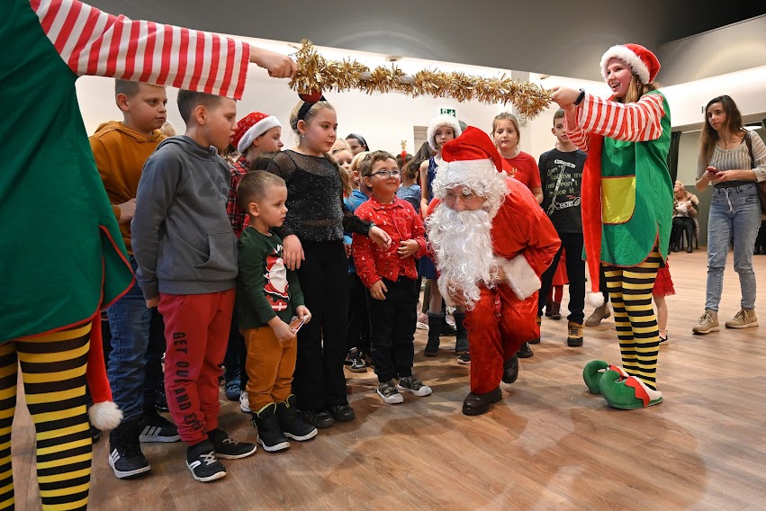 Mikołaj dotarł do dzieci w Domu Kultury 