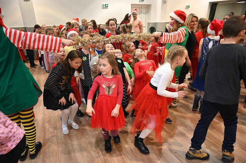 Mikołaj dotarł do dzieci w Domu Kultury 