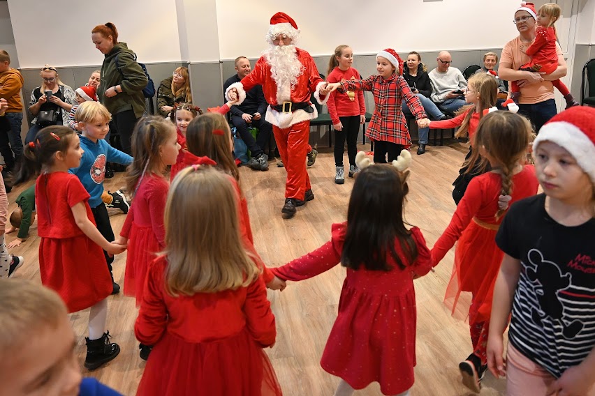 Mikołaj dotarł do dzieci w Domu Kultury 